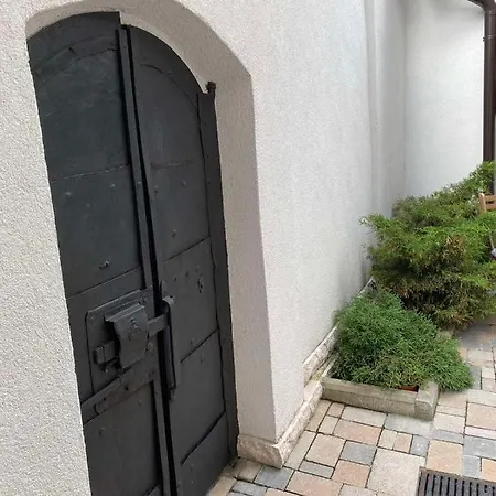 Ajna Apartment *